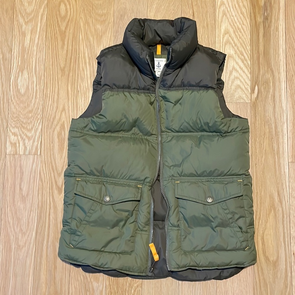Lands’ End Down Vest, like new, Boys M (10-12)
